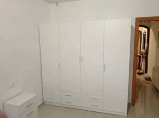 Armario blanco de madera