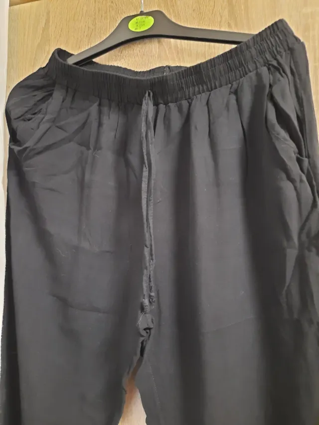 Pantalón negro fino Talla XL