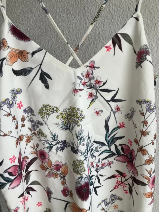 Top flores tirantes cruzados Talla M