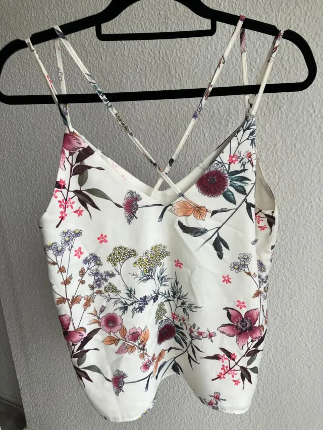 Top flores tirantes cruzados Talla M