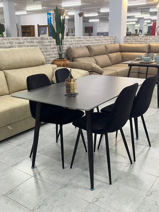 Conjunto de comedor con 4 sillas nuevo