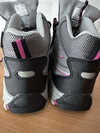 Botas de montaña niña talla 32