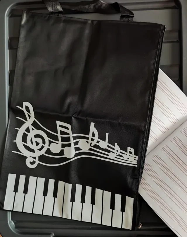 Bolsa de música con diseño de piano y pentagrama