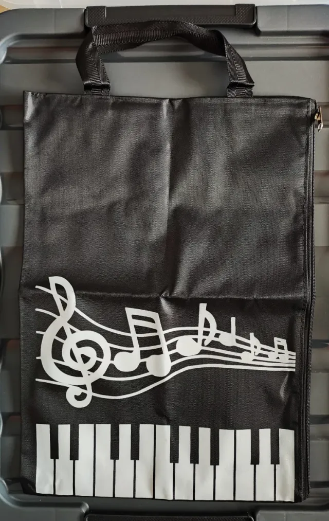 Bolsa de música con diseño de piano y pentagrama