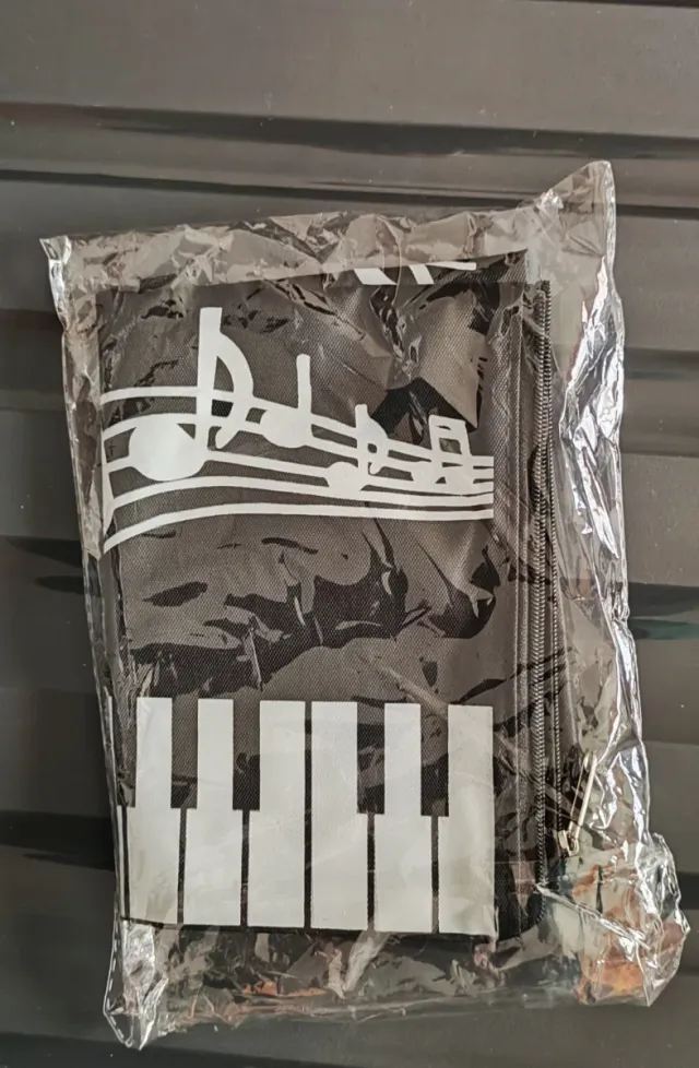 Bolsa de música con diseño de piano y pentagrama