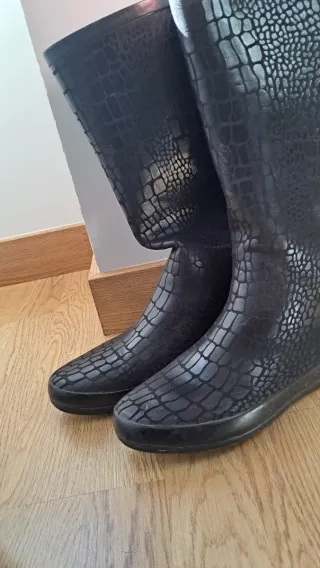 Botas de agua Mustang negras efecto piel