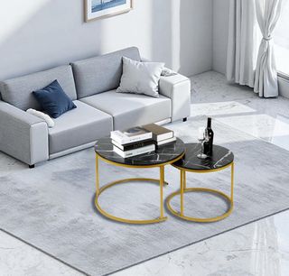 Set di 2 tavoli rotondi in marmo nero/oro