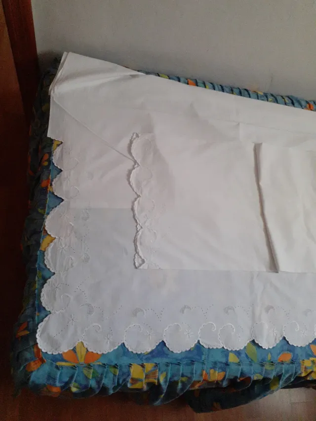 Juego sábanas blancas bordadas, cama 135cm