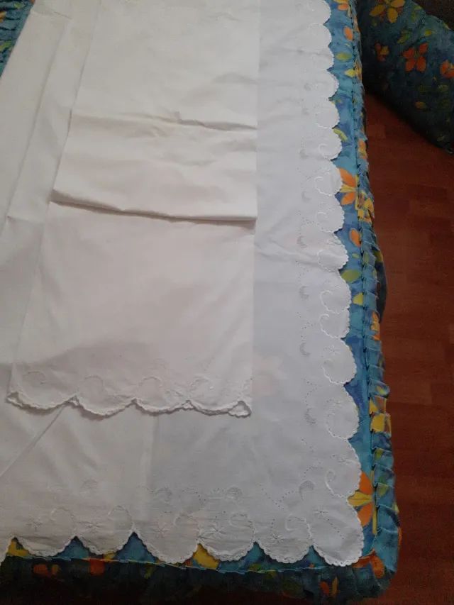 Juego sábanas blancas bordadas, cama 135cm