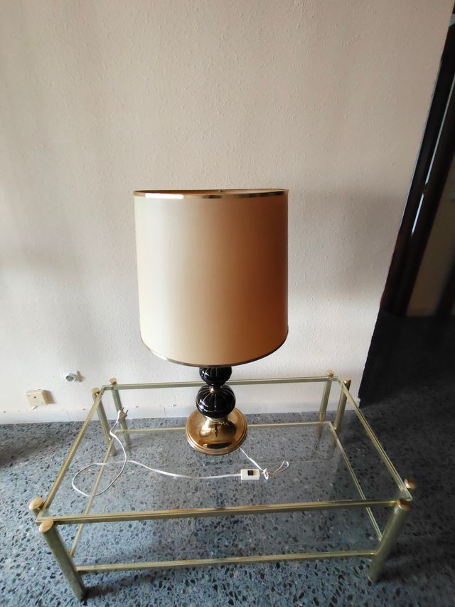 Lámpara Vintage con pie cerámico negro y dorado