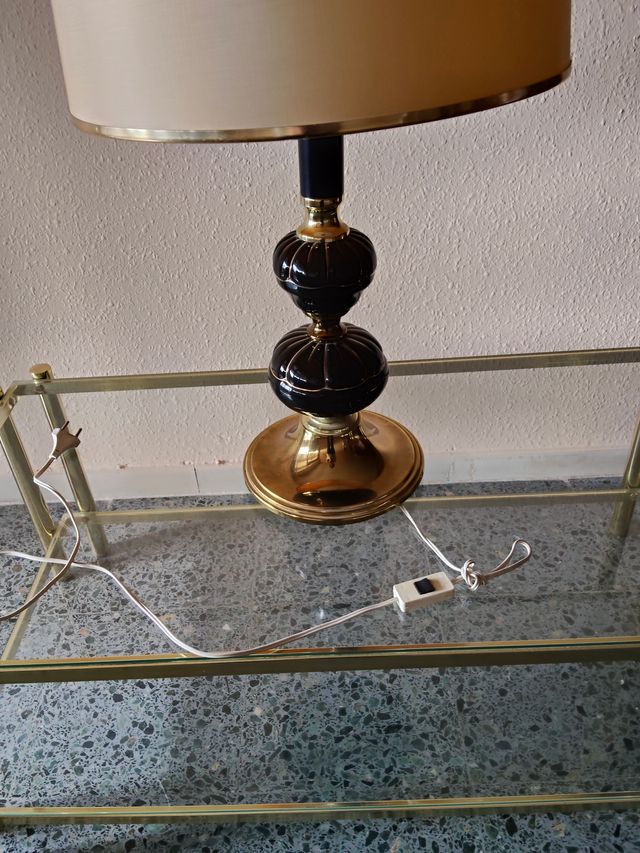 Lámpara Vintage con pie cerámico negro y dorado