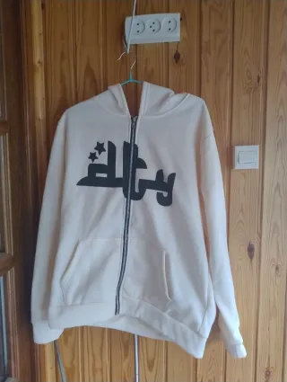 Sudadera Beige con Cremallera y Estampado