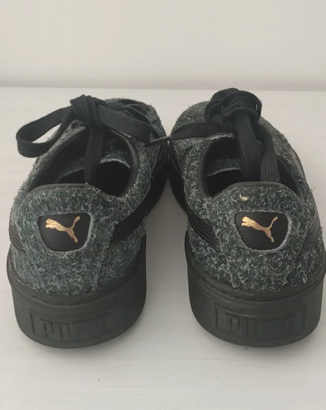 Zapatillas Puma grises y negras