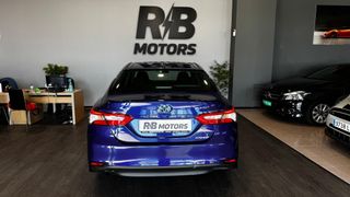 Toyota Camry 2.5 220H Advance