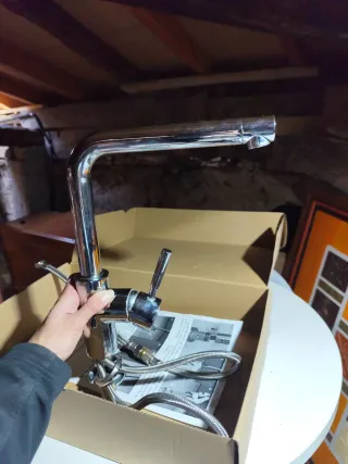 Grifo de cocina metálico