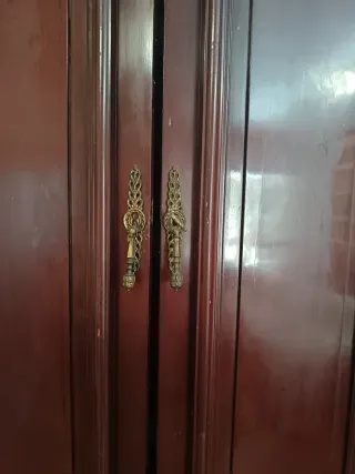 Armario de salón madera y cristal