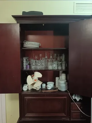 Armario de salón madera y cristal