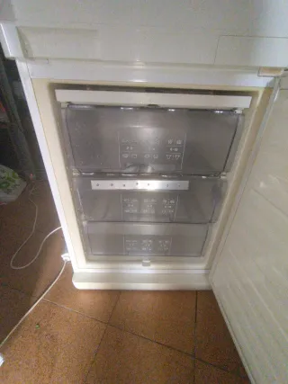 Nevera Bosch  160de alto x 059cm de Ancho