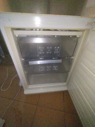 Nevera Bosch  160de alto x 059cm de Ancho