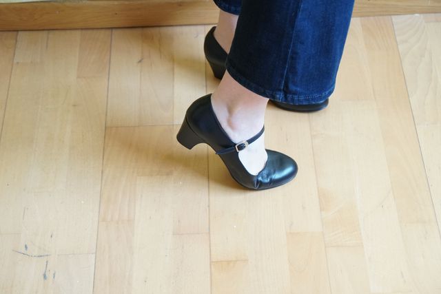 Zapatos sevillanas o flamenco negros sin chapa