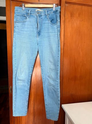 Levi's Super Skinny Tiro Alto. Talla 31
