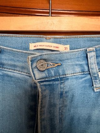 Levi's Super Skinny Tiro Alto. Talla 31
