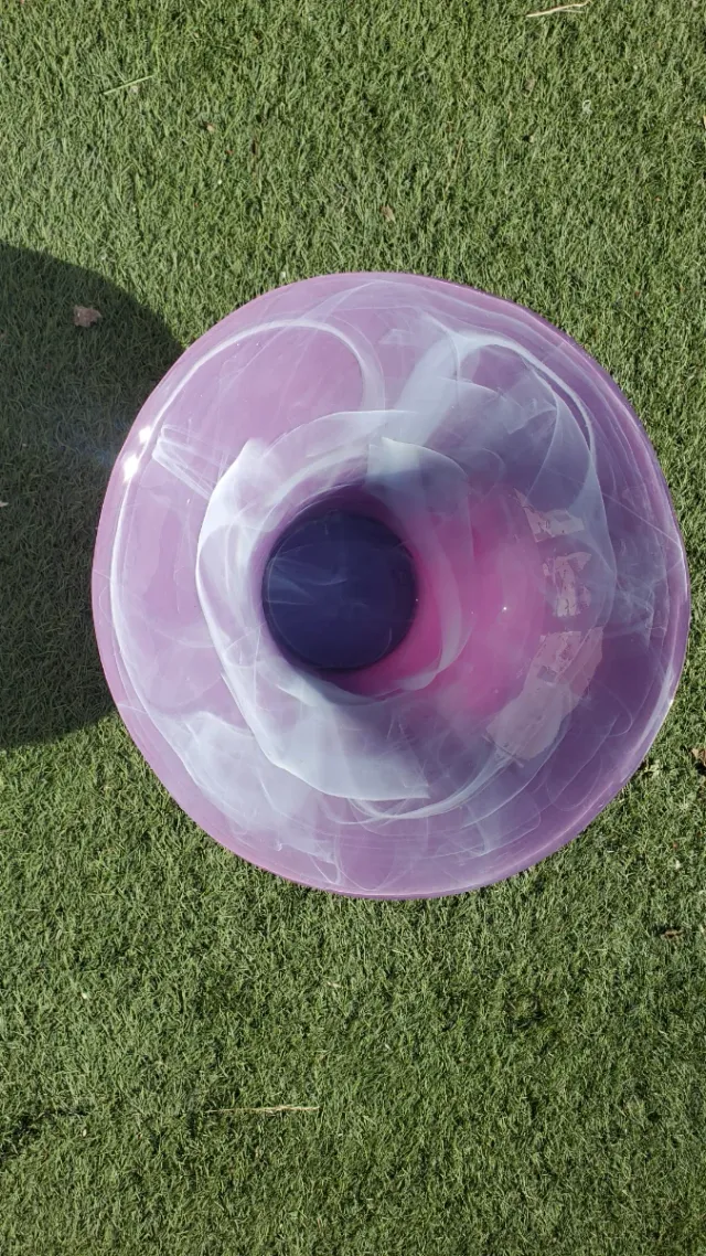 Centro de mesa de cristal morado y blanco