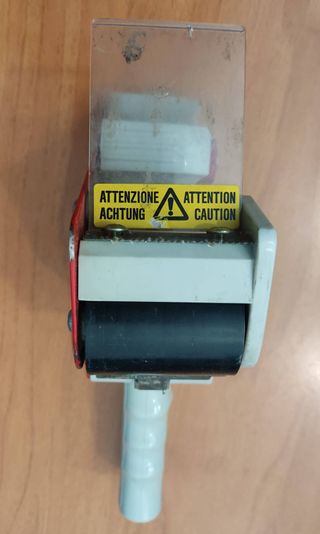 Dispenser nastro adesivo per imballaggio