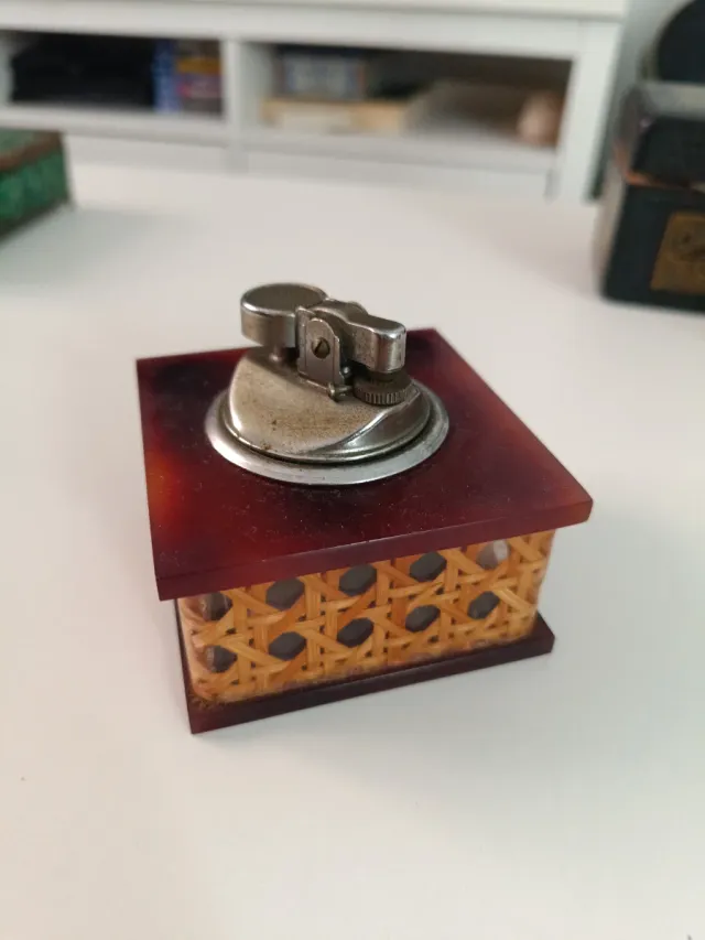 Encendedor de mesa vintage