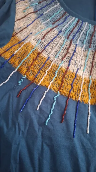 Blusa/Camiseta con bordado y abalorios