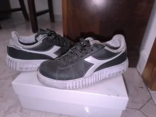 Scarpe Diadora nere e bianche