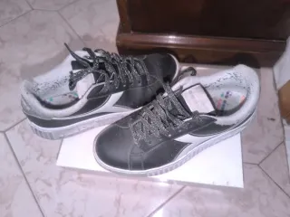 Scarpe Diadora nere e bianche