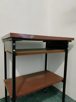 URGE VENTA!! Mesa auxiliar con ruedas