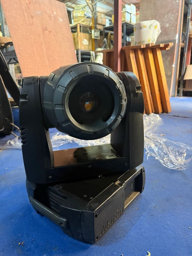 Cabezal móvil profesional Martin MAC 250