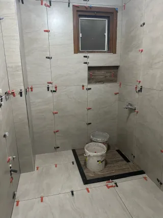 Baño moderno y alicatados