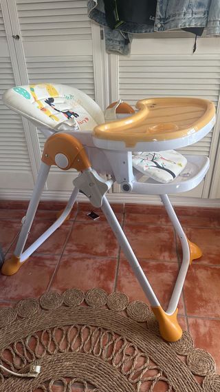 Trona bebé adaptable y cómoda