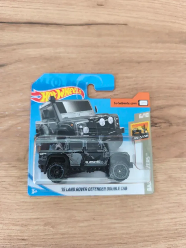 Hot Wheels '15 Land Rover Defender dupla cabine