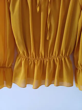 Top giallo  manica lunga con rouches
