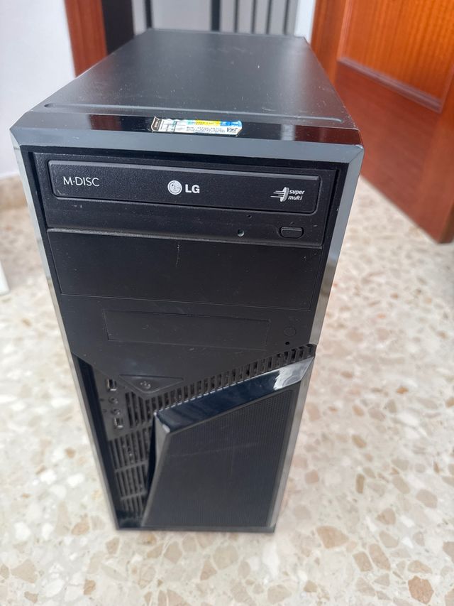 Torre PC Negra Windows 8