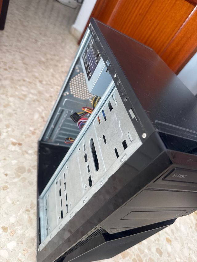 Torre PC Negra Windows 8