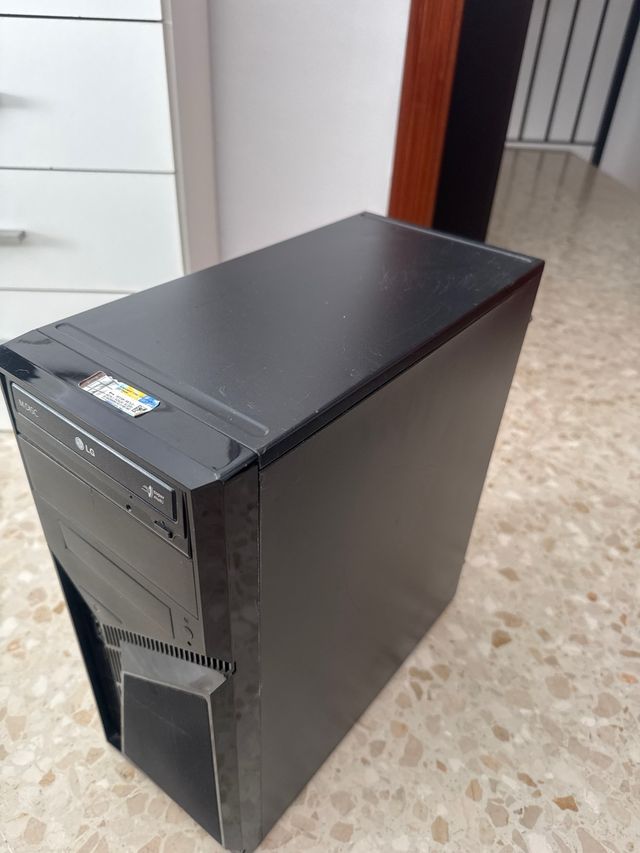 Torre PC Negra Windows 8