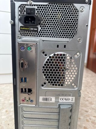 Torre PC Negra Windows 8