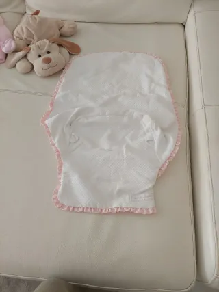 Funda para silla de bebé pique con volantes nueva 