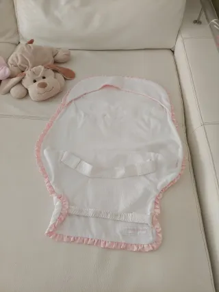 Funda para silla de bebé pique con volantes nueva 