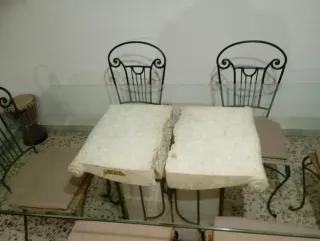 Mesa cristal pedestal piedra y 6 sillas de forja