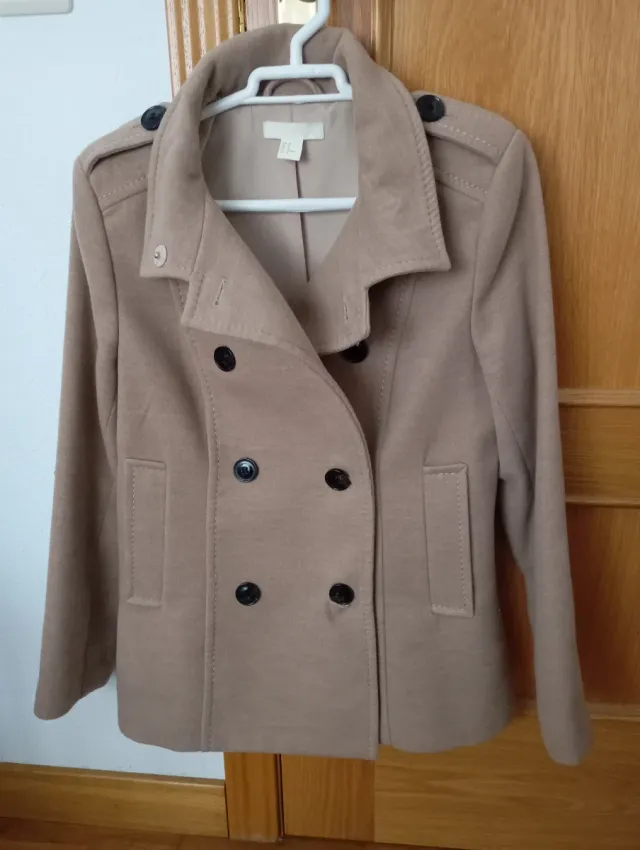 Chaqueta corta beige