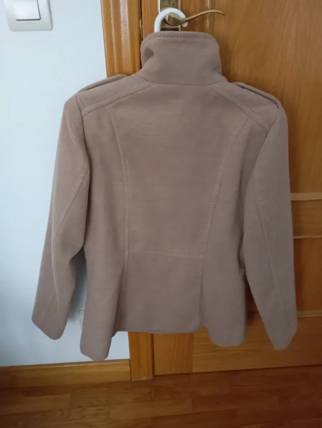 Chaqueta corta beige