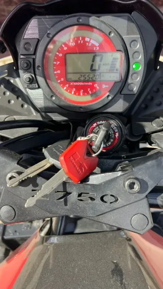 Kawasaki Z 750cc 110cv año 2006