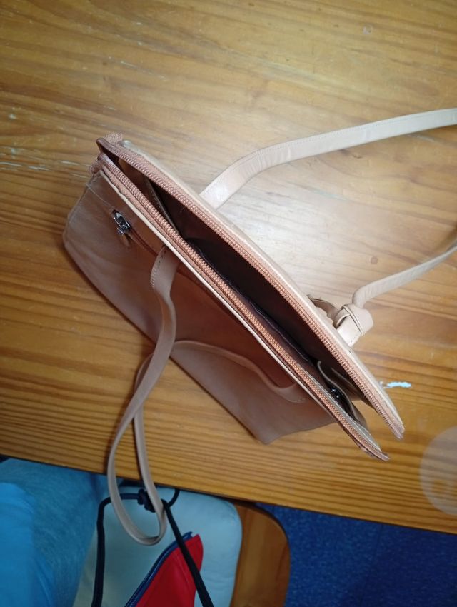 Bolso de cuero marrón