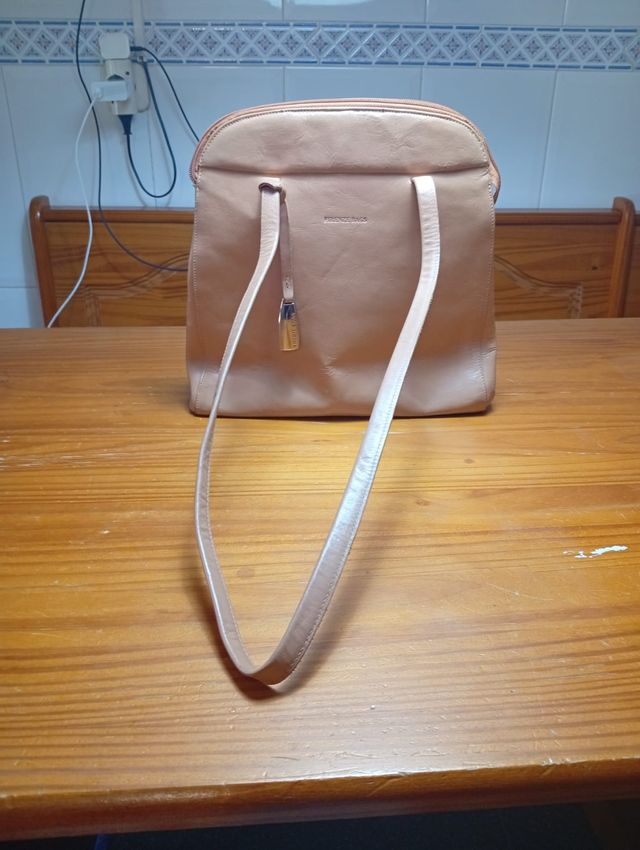 Bolso de cuero marrón